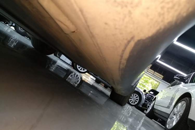 Used Tesla Model Y 2025 Rear-Wheel Drive First Edition Left Side Sill