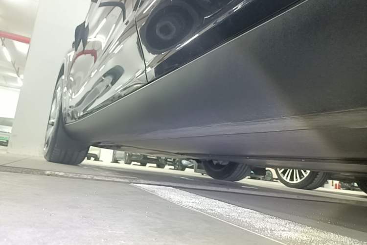 Used Tesla Model Y 2025 Long-Range All-Wheel Drive First Edition Left Side Sill