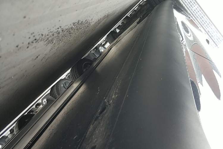 Used Tesla Model Y 2025 Long-Range All-Wheel-Drive Version Left Side Sill