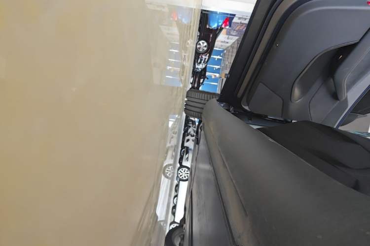 Used Tesla Model Y 2025 Long-Range All-Wheel Drive First Edition Left Side Sill
