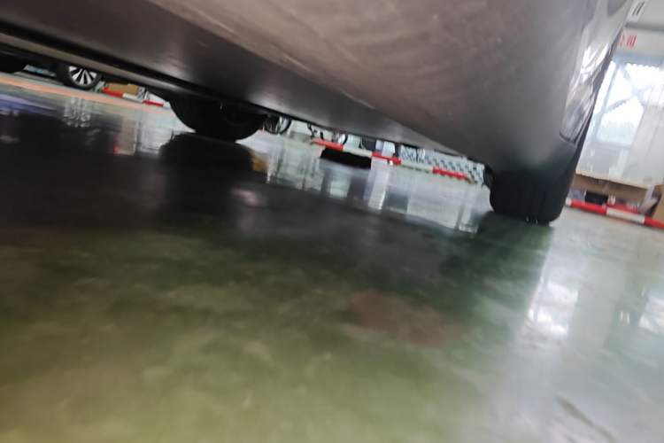 Used Tesla Model Y 2025 Rear-Wheel Drive First Edition Left Side Sill