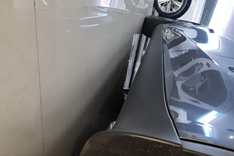 Used Tesla Model Y 2025 Rear-Wheel Drive First Edition Left Side Sill
