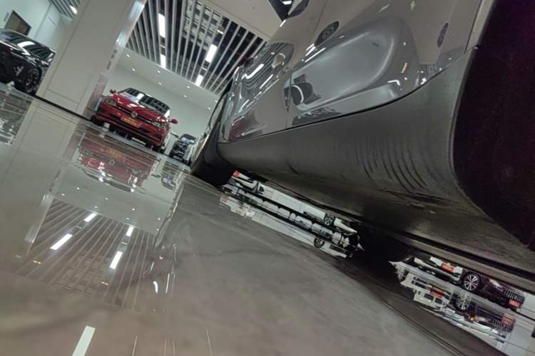 Used Tesla Model Y 2025 Long-Range All-Wheel-Drive Version Left Side Sill
