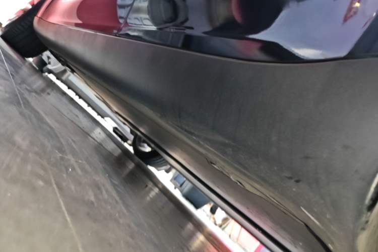 Used Tesla Model Y 2025 Long-Range All-Wheel Drive First Edition Left Side Sill