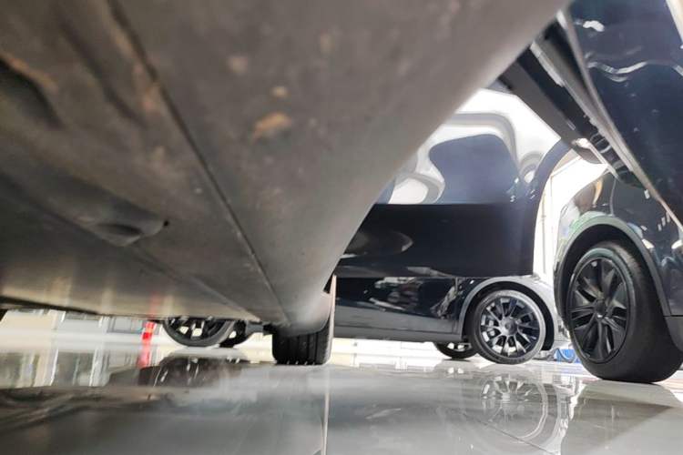 Used Tesla Model Y 2025 Rear-Wheel-Drive Version Left Side Sill