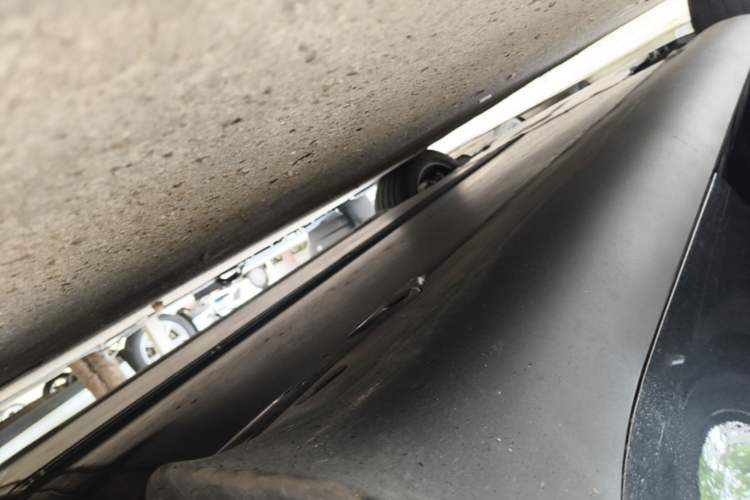 Used Tesla Model Y 2025 Rear-Wheel Drive First Edition Left Side Sill