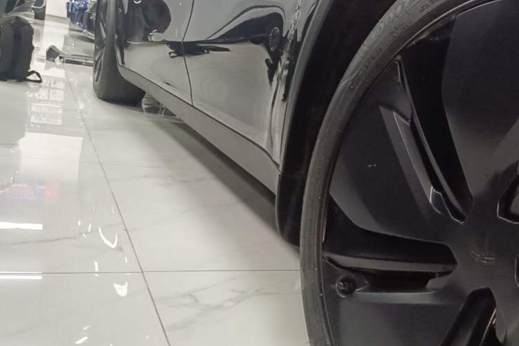 Used Tesla Model Y 2025 Rear-Wheel Drive First Edition Left Side Sill
