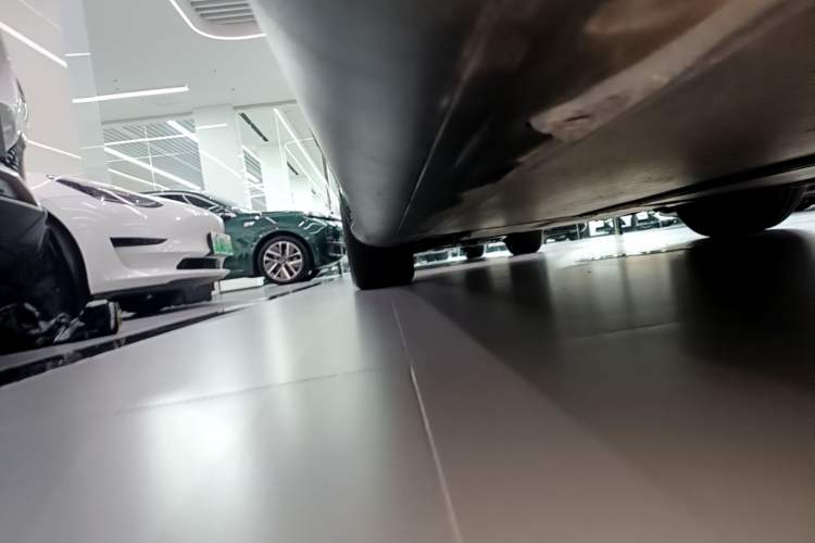 Used Tesla Model Y 2025 Rear-Wheel-Drive Version Left Side Sill