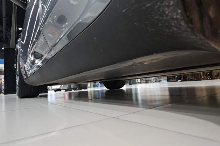 Used Tesla Model Y 2025 Rear-Wheel-Drive Version Left Side Sill