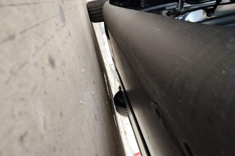 Used Tesla Model Y 2025 Long-Range All-Wheel Drive First Edition Left Side Sill