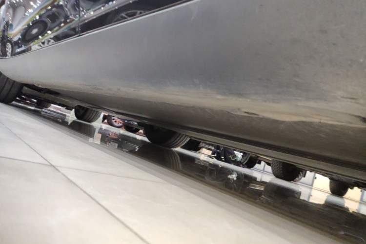 Used Tesla Model Y 2025 Rear-Wheel-Drive Version Left Side Sill