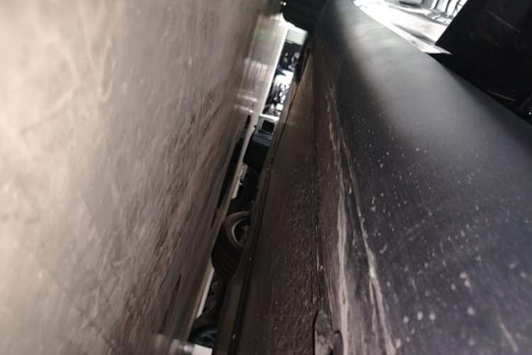 Used Tesla Model Y 2025 Long-Range All-Wheel-Drive Version Left Side Sill