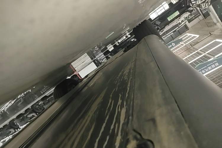 Used Tesla Model Y 2025 Rear-Wheel Drive First Edition Left Side Sill
