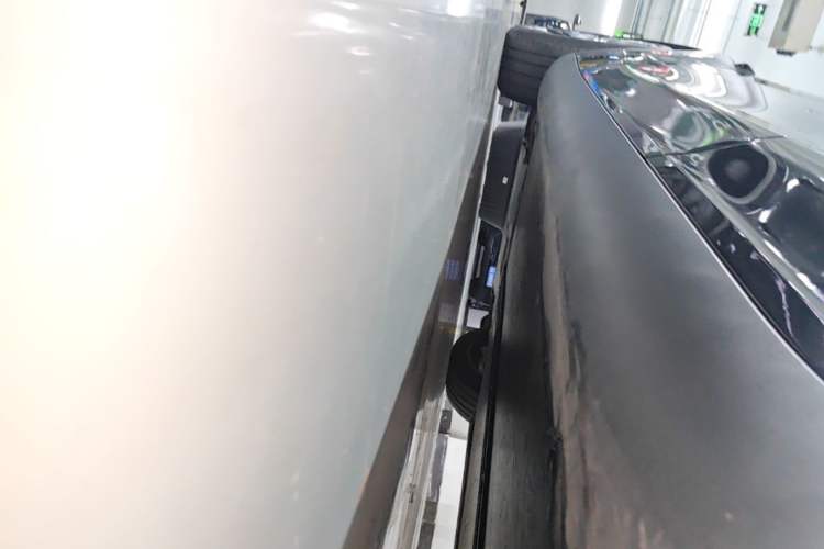 Used Tesla Model Y 2025 Rear-Wheel-Drive Version Left Side Sill