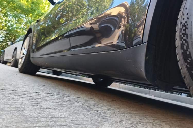 Used Tesla Model Y 2025 Rear-Wheel Drive First Edition Left Side Sill