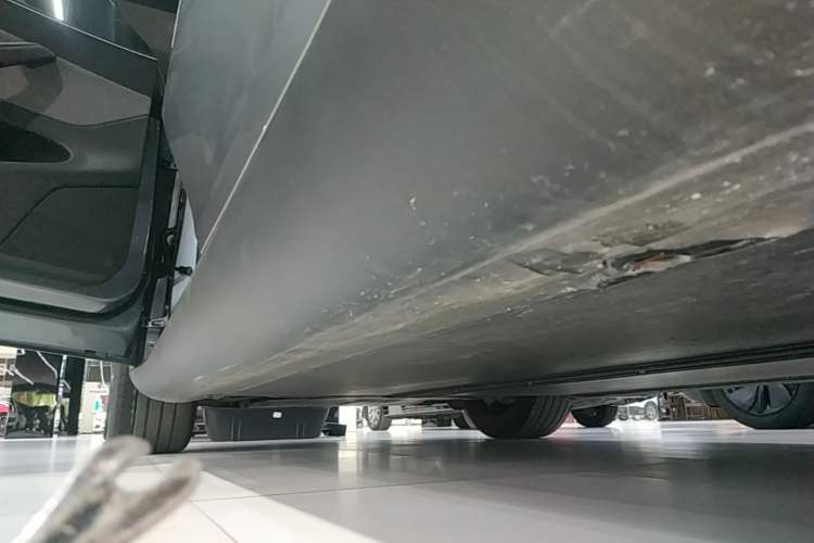 Used Tesla Model Y 2025 Rear-Wheel-Drive Version Left Side Sill