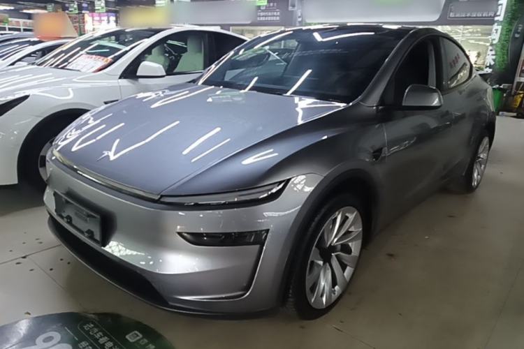 Tesla Model Y 2025 Long-Range All-Wheel Drive First Edition