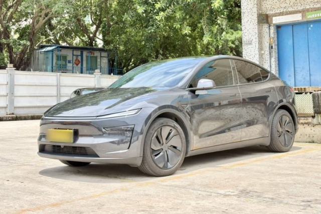 Used Tesla Model Y 2025 Rear-Wheel-Drive Version