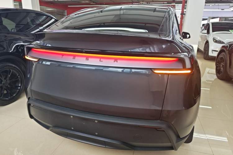 Used Tesla Model Y 2025 Long-Range All-Wheel-Drive Version Rear