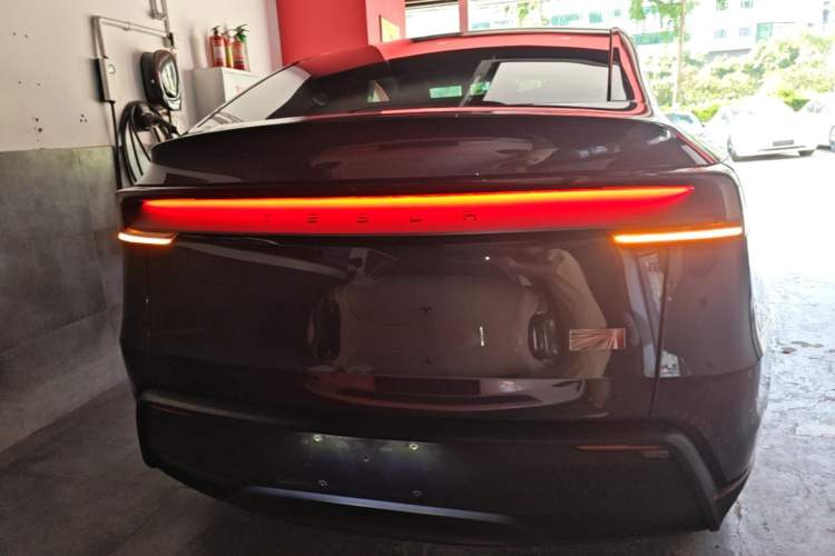 Used Tesla Model Y 2025 Long-Range All-Wheel Drive First Edition Rear
