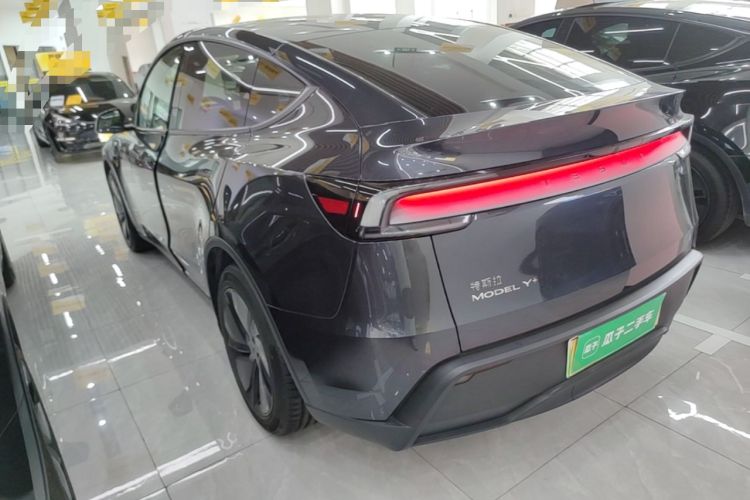 Used Tesla Model Y 2025 Long-Range All-Wheel-Drive Version Rear Left 45 Deg