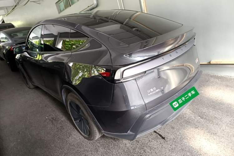 Used Tesla Model Y 2025 Rear-Wheel Drive First Edition Rear Left 45 Deg