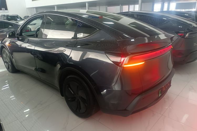 Used Tesla Model Y 2025 Long-Range All-Wheel-Drive Version Rear Left 45 Deg