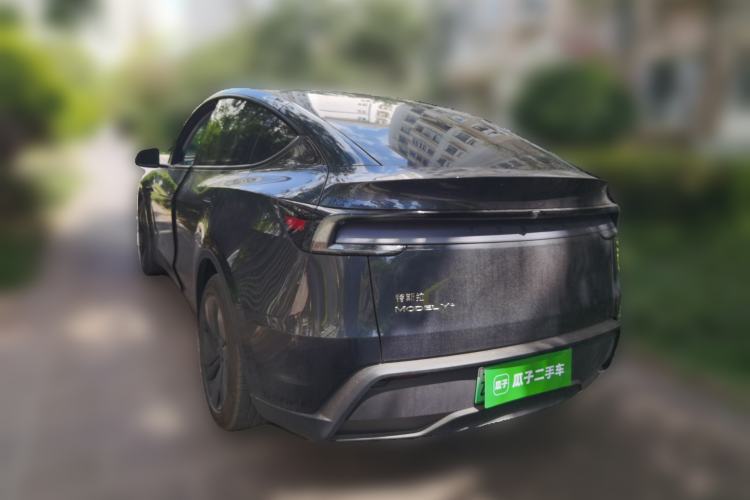 Used Tesla Model Y 2025 Long-Range All-Wheel-Drive Version Rear Left 45 Deg