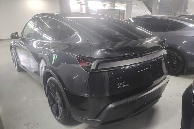 Used Tesla Model Y 2025 Rear-Wheel-Drive Version Rear Left 45 Deg