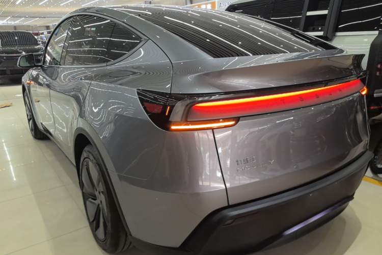 Used Tesla Model Y 2025 Rear-Wheel-Drive Version Rear Left 45 Deg