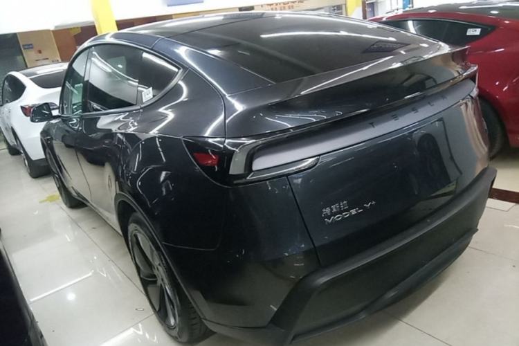 Used Tesla Model Y 2025 Long-Range All-Wheel-Drive Version Rear Left 45 Deg