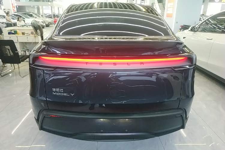 Used Tesla Model Y 2025 Rear-Wheel-Drive Version Rear