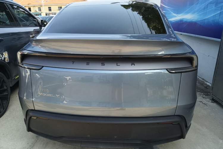Used Tesla Model Y 2025 Rear-Wheel-Drive Version Rear