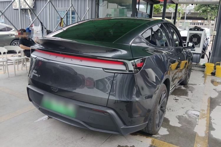 Used Tesla Model Y 2025 Rear-Wheel-Drive Version Rear Right 45 Deg