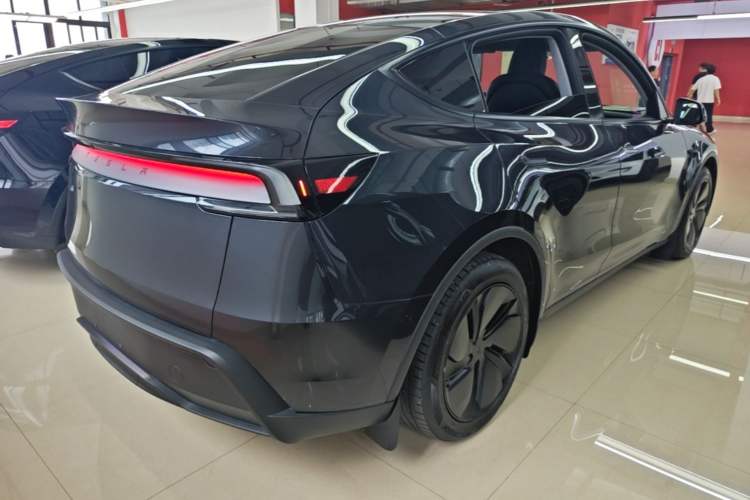 Used Tesla Model Y 2025 Long-Range All-Wheel-Drive Version Rear Right 45 Deg