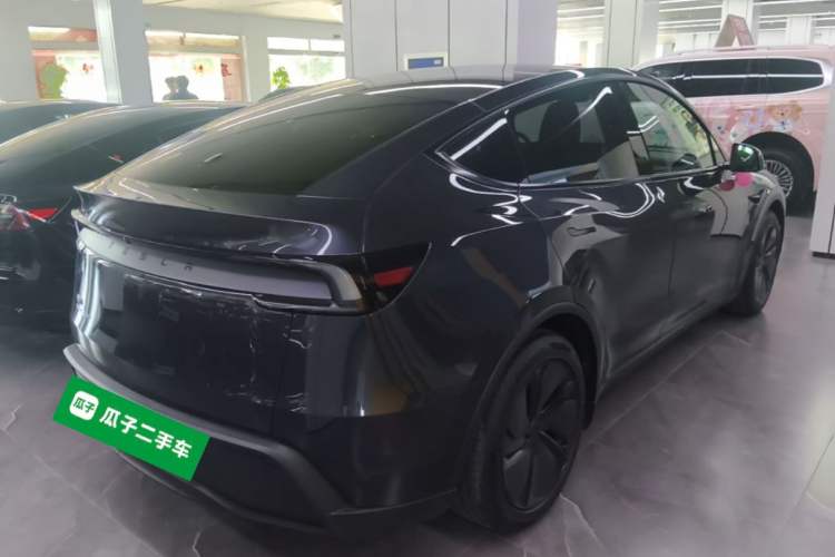 Used Tesla Model Y 2025 Long-Range All-Wheel-Drive Version Rear Right 45 Deg