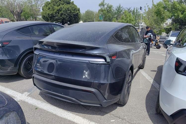 Used Tesla Model Y 2025 Rear-Wheel-Drive Version Rear Right 45 Deg