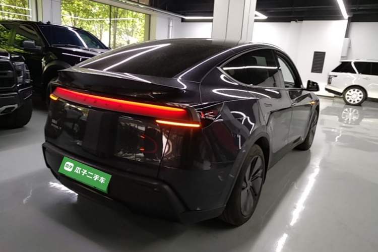 Used Tesla Model Y 2025 Rear-Wheel Drive First Edition Rear Right 45 Deg