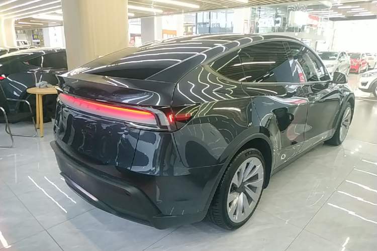 Used Tesla Model Y 2025 Rear-Wheel-Drive Version Rear Right 45 Deg