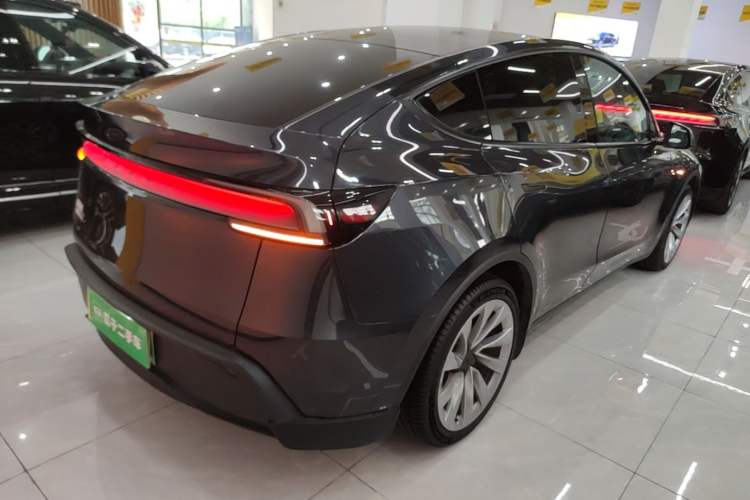 Used Tesla Model Y 2025 Long-Range All-Wheel-Drive Version Rear Right 45 Deg