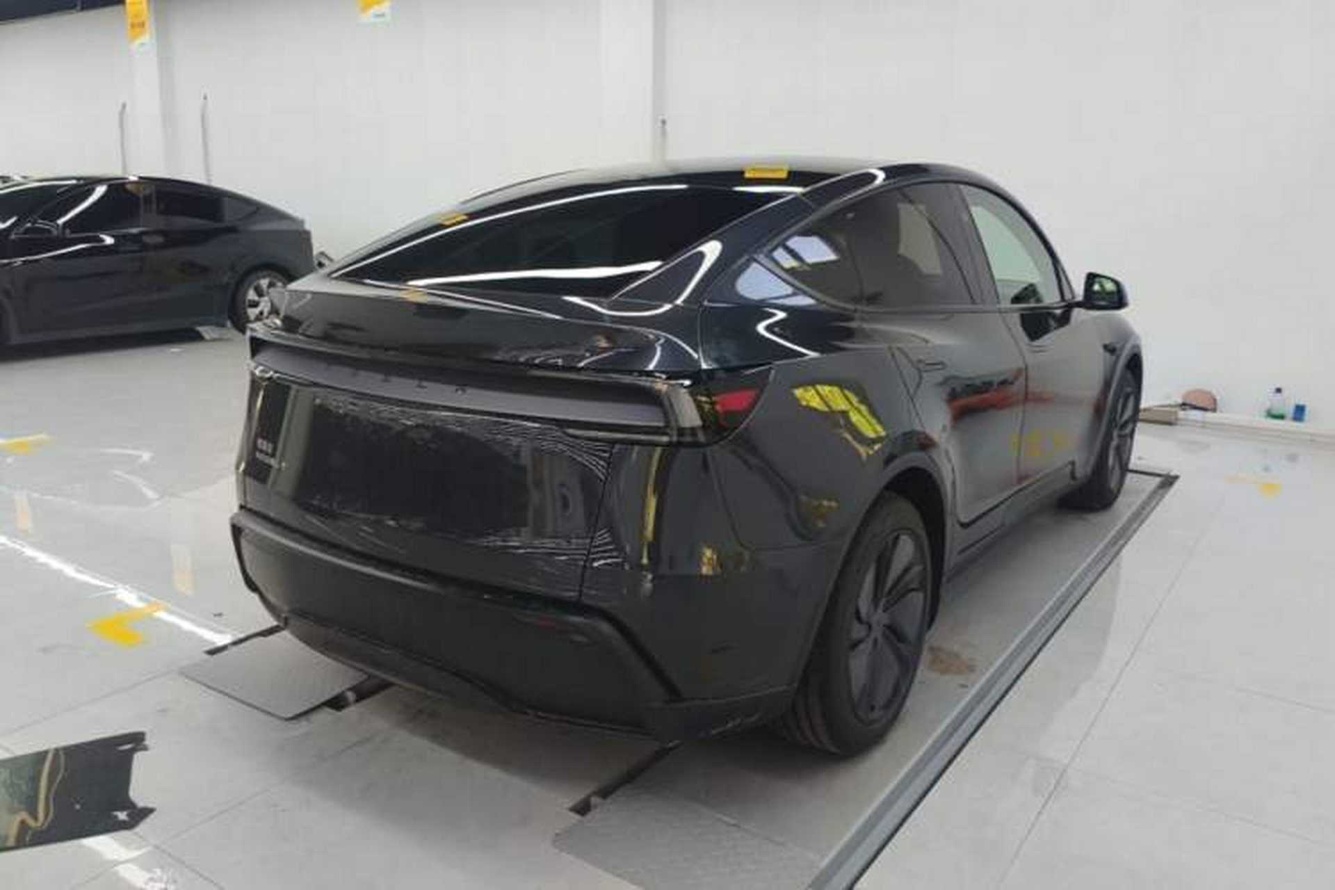 Used Tesla Model Y 2025 Rear-Wheel-Drive Version Rear Right 45 Deg