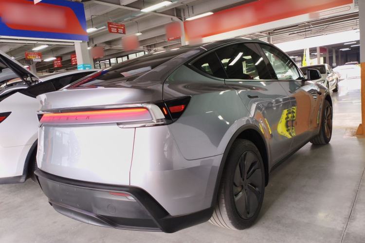 Used Tesla Model Y 2025 Rear-Wheel-Drive Version
