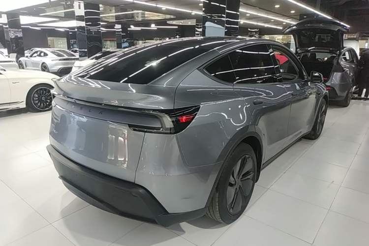 Used Tesla Model Y 2025 Rear-Wheel-Drive Version Rear Right 45 Deg