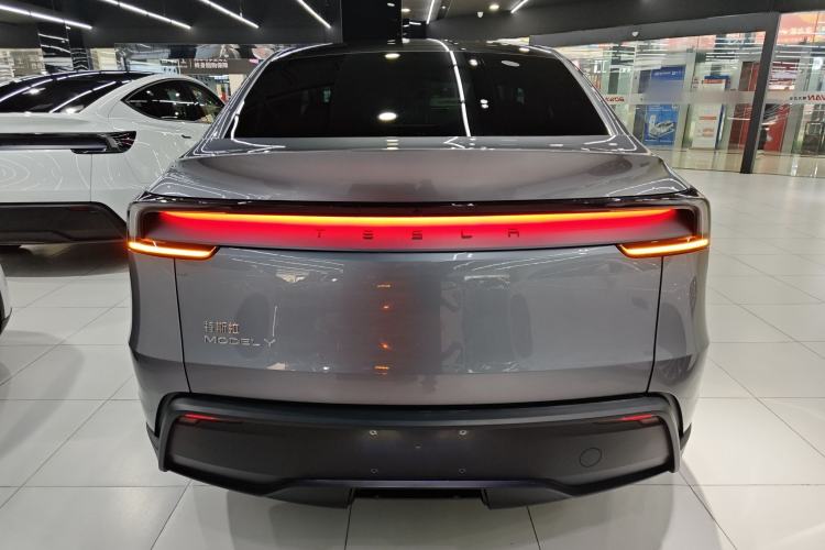 Used Tesla Model Y 2025 Rear-Wheel-Drive Version Rear