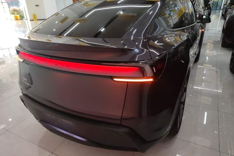Used Tesla Model Y 2025 Long-Range All-Wheel-Drive Version Rear