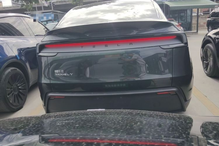 Used Tesla Model Y 2025 Rear-Wheel-Drive Version Rear