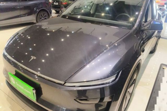 Used Tesla Model Y 2025 Long-Range All-Wheel-Drive Version