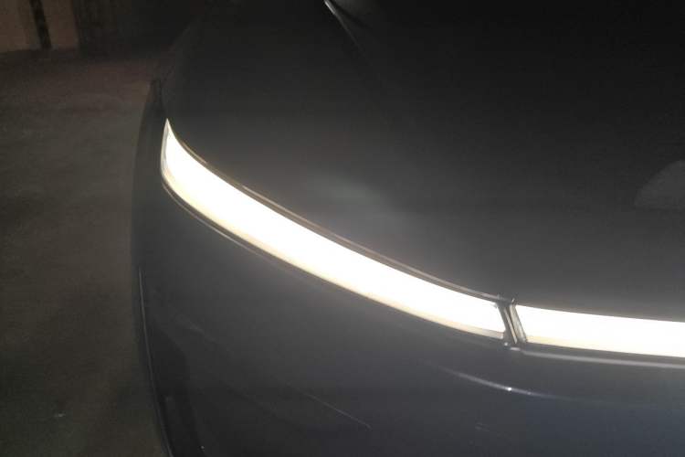 Used Tesla Model Y 2025 Long-Range All-Wheel Drive First Edition Right Front Headlight