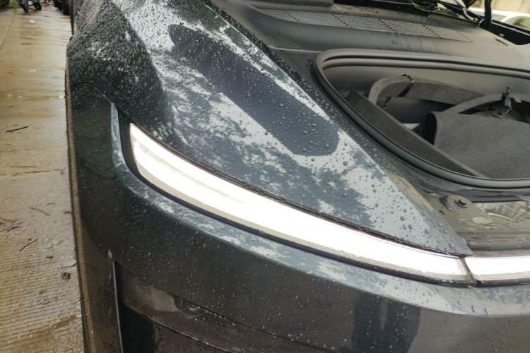 Used Tesla Model Y 2025 Long-Range All-Wheel-Drive Version Right Front Headlight