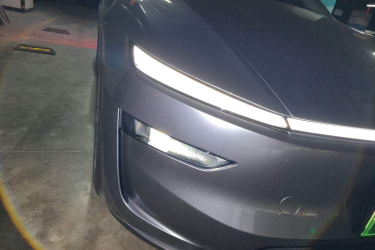 Used Tesla Model Y 2025 Long-Range All-Wheel-Drive Version Right Front Headlight
